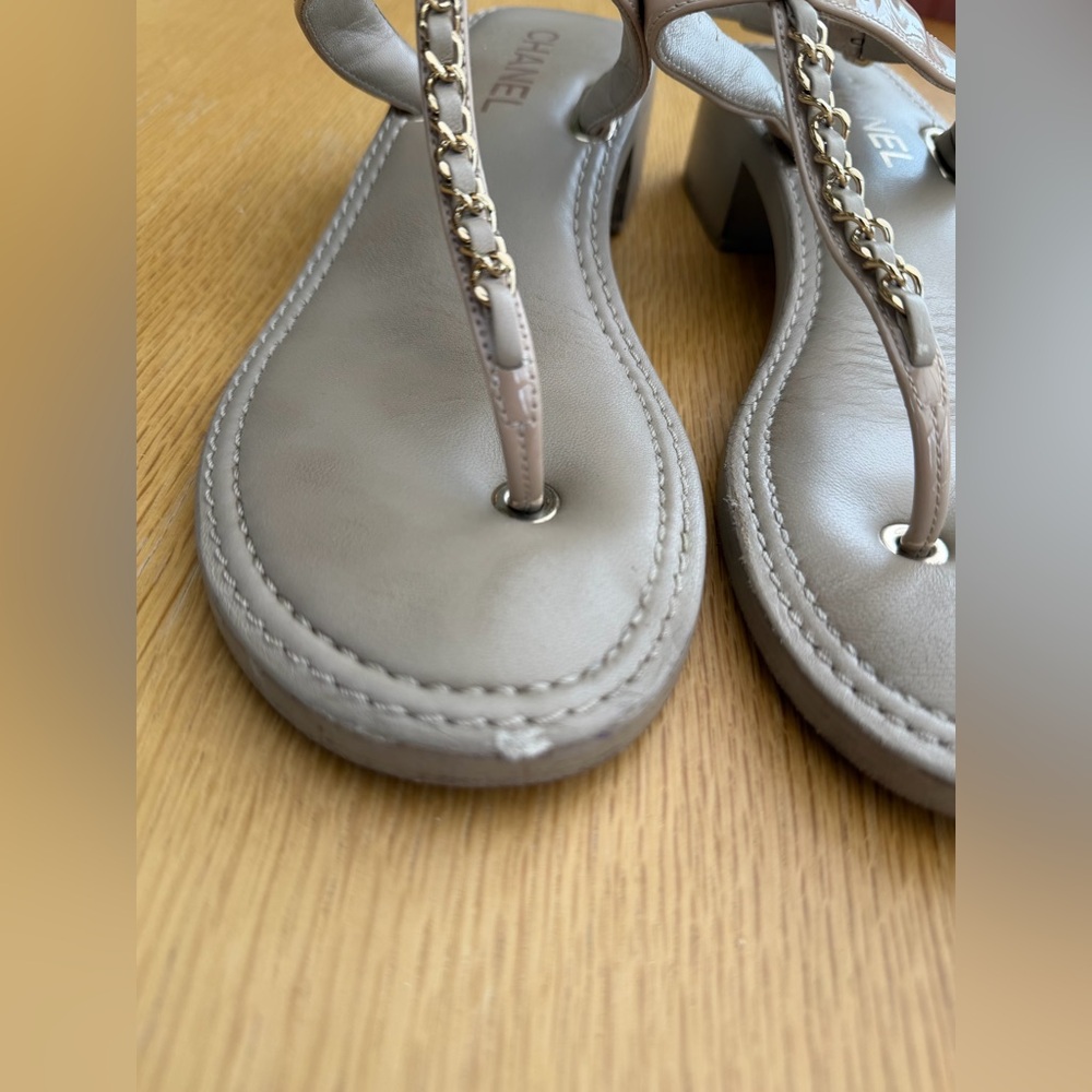 Chanel Patent Leather Thong Sandals – Size 40 - Picture 11 of 13